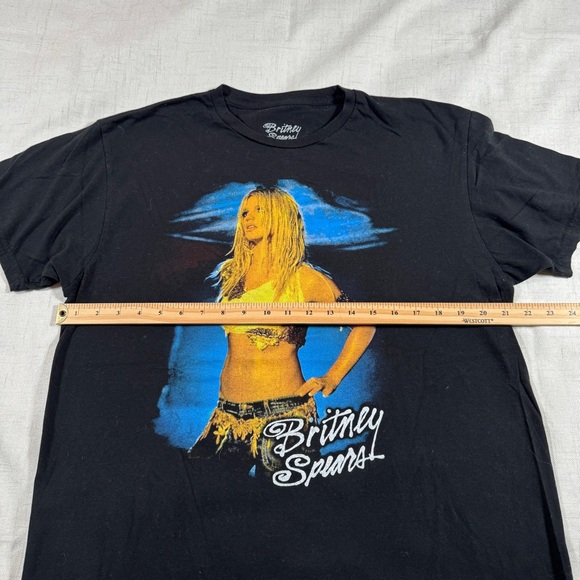 Y2K Britney Spears Graphic Tee - Picture 5 of 6